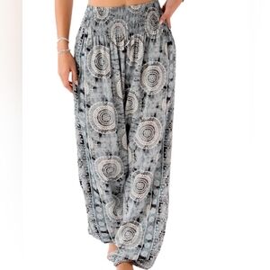 Lotus and Luns Harem pants size XS